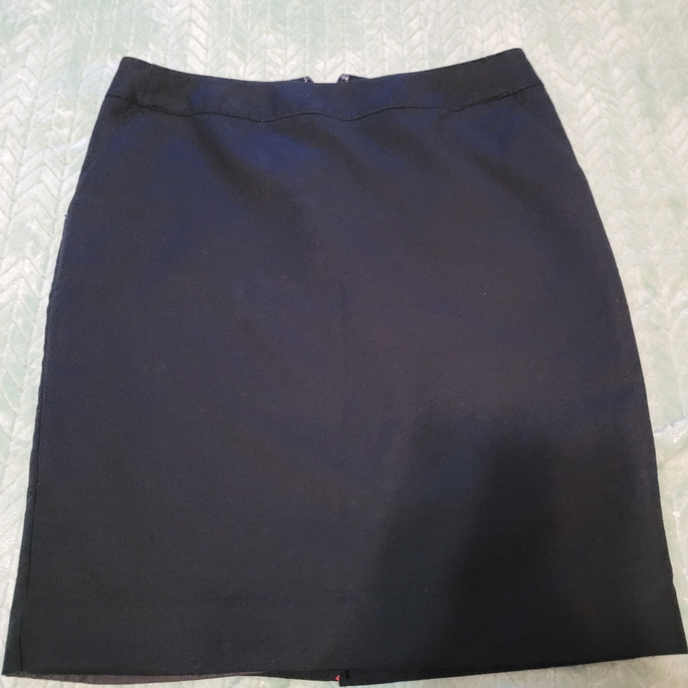 Women's pencil skirt with pockets back zipper works as it should